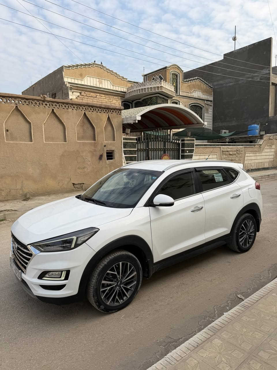 اللهم صلي على محمد وال محمد
للبيع فقط/ توسان 2019 خليجي وكالة الكاصد فول مواصفات
عدد المسافه / 95 الف كيلو متر 
المواصفات / بصمة تشغيل وابواب + خمس عدسات متحركه + شاشه كبيره تاب + كامره دواره + كشنات جلد وكهرباء + تبريد قطعتين + اشارة مري وترحيب يدات وكروم + بكلايت لد وبعد بيها مواصفات هواي معروفه حجم المحرك 2.0 دوش 
السياره بيها صبغ بل عراق باب وجاملغ ونص بنيد السونار موضح
السياره رقم بغداد بسمي تحويل مباشر سنوية جديده وهزه جديده السياره جاهزه من كلشي عليها تخم تاير جديد وصدر جديد وعليها ادامه كامله من كلشي 
السعر 169 وبيها مجال بسيط  *********** 
مكاني بابل الهاشميه ومن الله التوفيق
