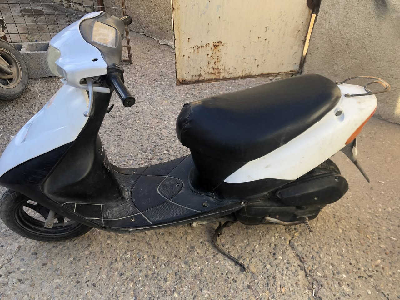 للاستفسار الاتصال او وتساب ***********
للبيع للبيع سازوكي رياضي نضيفه مكينه ناعمه فقط كاطعه نار عقل شغال مابي شي فقط ناريه كطعت وتركتها
