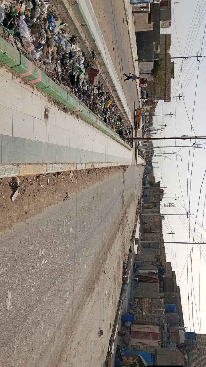 سلام عليكم بيت زراعي ع شارع 30بصوب بني ركاب بيه غرف ثنين وصله طول 12 ومطبخ ودوانيه ومدخل للصاله عرض 4وطول 6 حمامات دخليه وخارجيه البيت عوزه سراميك والباخ مساحه 240 بنا حديث 2024 ***********
