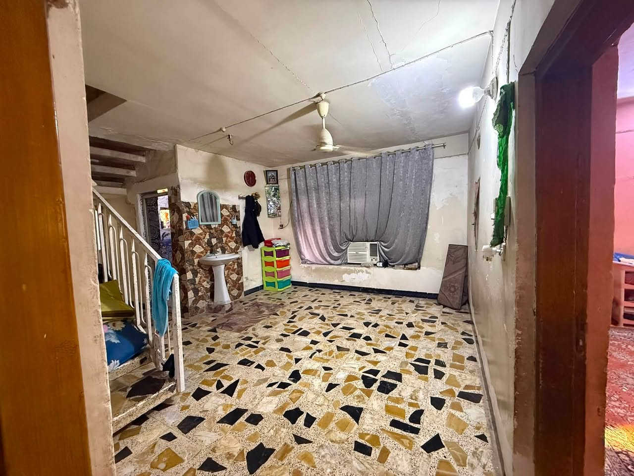بيت للبيع مساحه600 متر سند 25 طابو صرف زراعي البيت متكون من غرفتين وصاله كاليدور ومطبخ وكراج ياخذ 3 سيارات وحديقه جبيره وصحيات خارجيه وداخليه العنوان بابل الحله شارع الي يربط بين بزل حجي علي وشارع 100 صاير بشارع مدرسه الطفوف هذه رقمي الي يحب يعرف تفاصيل اكثر ***********
