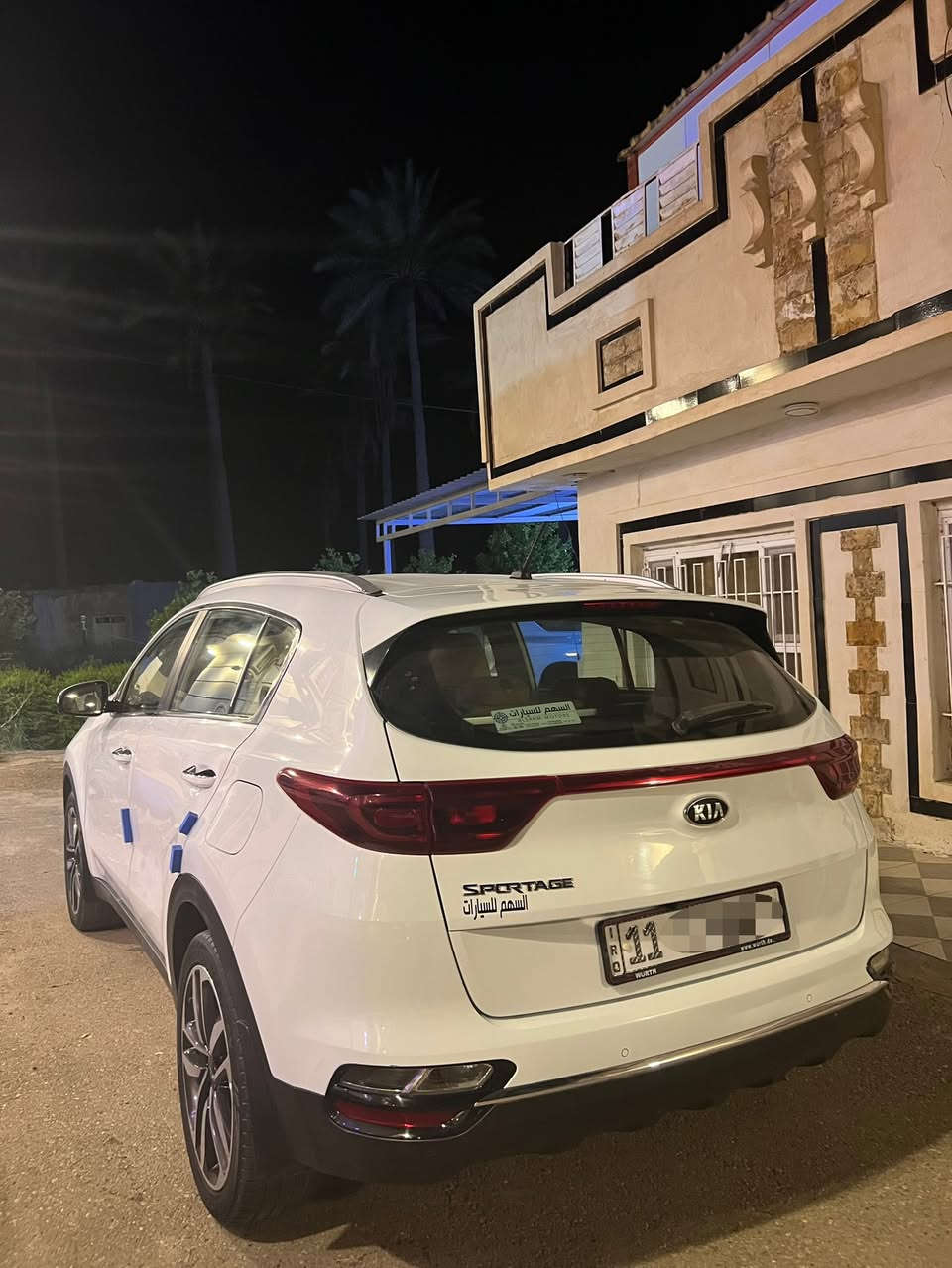 🚗 كيا سبورتج 2019 (شكل 2020) - مواصفات خليجي (نص فول) 🚗
• الرقم: بغداد (الجديد)
• المحرك: 2000 دوش (DOHC)
• المسافة المقطوعة: 88 ألف كم (حقيقي بشرط الفحص)
• الوضعية العامة: سيارة حلوة ومرتبة مال جناي، وجاهزة من كل شيء.
✨ أبرز المواصفات:
• تبريد قطعتين (مركزي).
• 3 أنظمة قيادة (Eco / Sport / Normal).
• تحكمات ستيرن كاملة + بلوتوث.
• داخل بلون مميز (حمصي).
• مرايا شفط (كهربائية) + إشارات بالمرايا.
• إضاءة LED نهارية.
• حساسات أمامية وخلفية.
• بردة خلفية بلادية.
• ومواصفات أخرى عديدة...
🛡️ حالة النظافة (الكفالة):
• السيارة مكفولة كفالة عامة (من الصبغ والبارد).
• تحتوي على "تكحيلات" بسيطة جداً (تقريباً شبر فوق البكلايت الخلفي الأيسر، وشبر ثاني فوق البكلايت الخلفي الأيمن).
• السيارة على الواقع أحلى بهواية من الصور.

مكان السيارة الفلوجة  

للاستفسار *********** و ‭0790 113 5863‬
