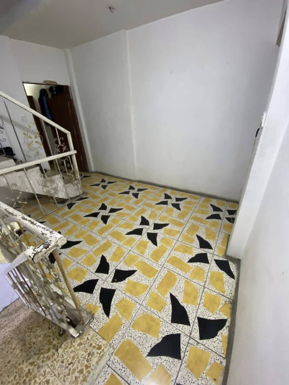 بيت للبيع في بغداد الجديده شارع المسبح مساحه 48الواجهه 3والنزال 16 للتواصل
‭0770 365 9545‬
