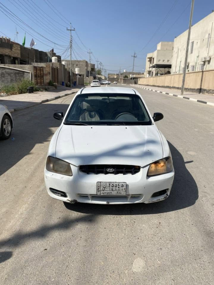 السلام عليكم 
اكسنت فيرنا 2001 سيارة رقم بغداد 
كير جديد حاويه 
مكينه بيه تبخير 
حداديه زينه
السعر 30 وبيه مجال 
رقم صاحب السياره 
***********
