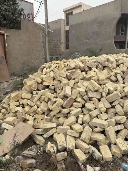 سلام عليكم ورحمة الله وبركاته 
يتواجد طابوق اصفر مستعمل للبيع الكميه 3 دبل نضيف والسعر مليون للاستفسار الاتصال على الرقم ***********
