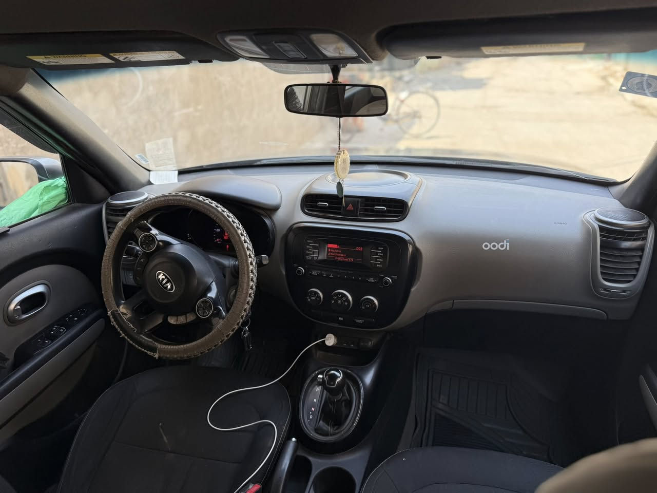 السلام عليكم كيا صول موديل ٢٠١٤ وارد امريكي مكينه ٢٠٠٠ مكينه وكير كفاله عامه تخم تاير باتري جديد اربع دسك كارتون بيه صبغ صفحه السايق ٣قطع تعال وشوف بنفسك السياره ماشيه ٩٢٠٠٠الف السعر ٨٩ ورقه  
عنواني بابل الحمزه الغربي 

‭0780 425 0873‬
