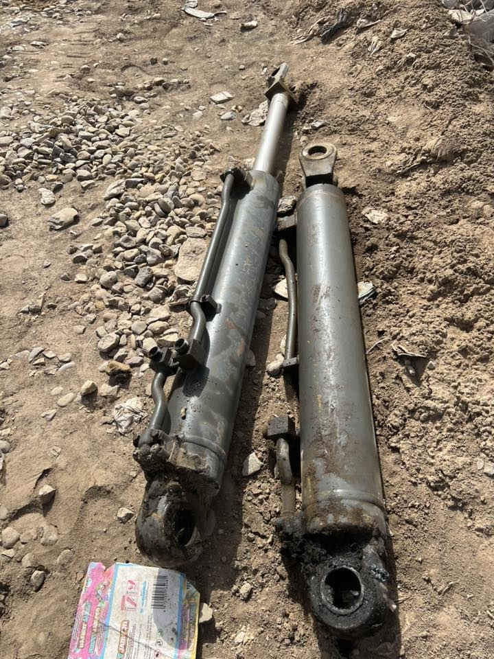 سلام عليكم. (قطع غيار شفلات للبيع) صيني فقط
1-جكات رفع حجم  حجم 936 عدد 2
2-اوياله شفل عدد 4  حجم 953
3-شوت هواء عدد 4
4- سبورات  عدد 4 جدد.         أسعار امناسبه 

اتصال *********** أو واتساب
