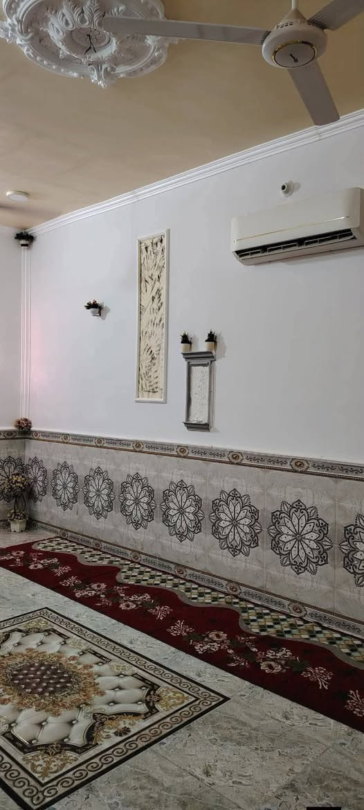 بيت للبيع زراعي سند 25 
مساحة 200
 بحامي الشمال كاع عامر جاهز وجكيته 🥰
صالتين بي وحده كبيره وثانيه زغيره وغرف عدد ثنين بس مشط
ما مبنيات 
   مطبخ      استقبال
صحيات خارجيه وداخليه
 طرمه     جاهزه للسكن

#السعر 55وبي مجال
***********☎
مندوب عقارات
عندك عقار نعرضلك تعال خاص
