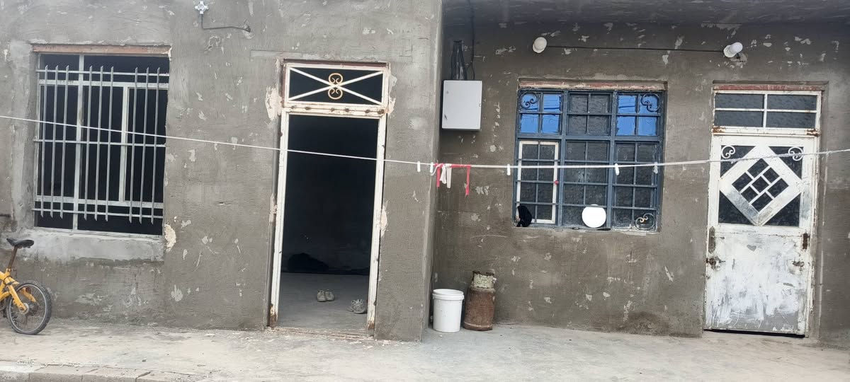 بيت للبيع حي الحكيم نزلة الحسينية ابا الحرار
مطبخ استقبال غرفتين وصالة حوش
للاستفسار الاتصال على ***********
