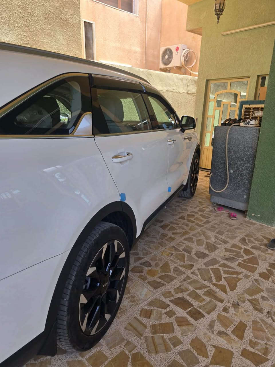 سورنتو للبيع موديل 2025 ماشيه 33 الف 
السعر 300 وبيها مجال مكفوله 
الاستفسار ***********

