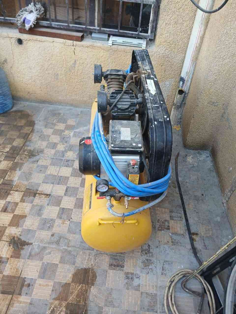 سلام عليكم
كمبريسر للبيع سعره ٢٧٥ وبي مجال 
مكاني بغداد البياع
***********
