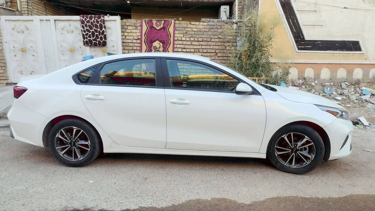 السلام عليكم وريد الله..
للبيع سيارة كيا فورتي (Kia Forte) موديل 2024، سيارة حديثة، اقتصادية، وبحالة ممتازة .
​📊 تفاصيل السيارة:
​الموديل: 2024
​فئة السيارة: مواصفات عمية 
​المسافة المقطوعة (الماشية): 35 ألف ميل فقط (شبه زيرو)
​نوع الاستيراد: وارد أمريكي​الحادث: كلين 
 الإيرباقات كلها سليمة 100%.
​الضرر: تعديل بسيط جداً (دعامية وشبر بالبنيد مصلح ومُرجع على البارد احترافي بدون صبغ).
​✨ أبرز المواصفات:
​محرك نشط واقتصادي جداً بالوقود.
​شاشة لمس كبيرة تدعم Apple CarPlay و Android Auto.
​كاميرا خلفية عالية الدقة مع مستشعرات.
​رادار تحديد مسار وتنبيه من الاصطدام الأمامي.
​وباقي مواصفات الفورتي الحديثة المعروفة من راحة وعزل ممتاز.
السعر 155
مكاني بغداد البلديات
رقمي ***********
