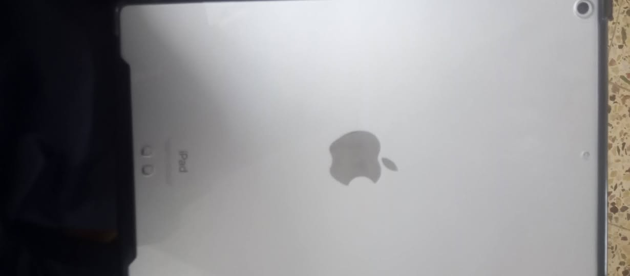 سلام عليكم ايباد للبيع ابياد 9 نضيف شرط برقي ما مفتوح ذاكره 64 كلا شغال ايباد نضيف 90/100 السعر 350 وبي مجال رقم***********
