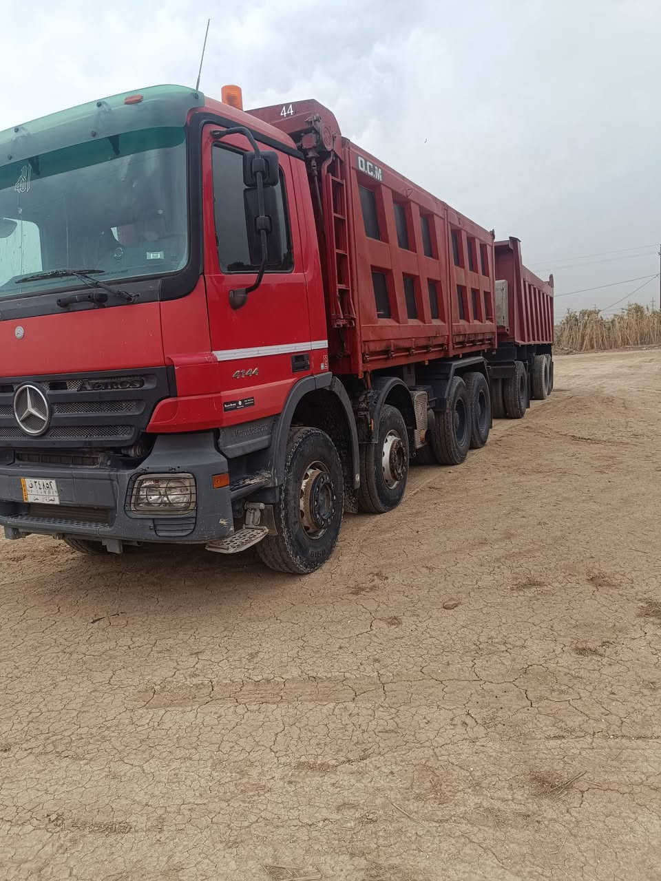 سلام عليكم اكتروس للبيع موديل 2006 ايطالي قاطره ومقطوره مرسمه  مكان ***********
