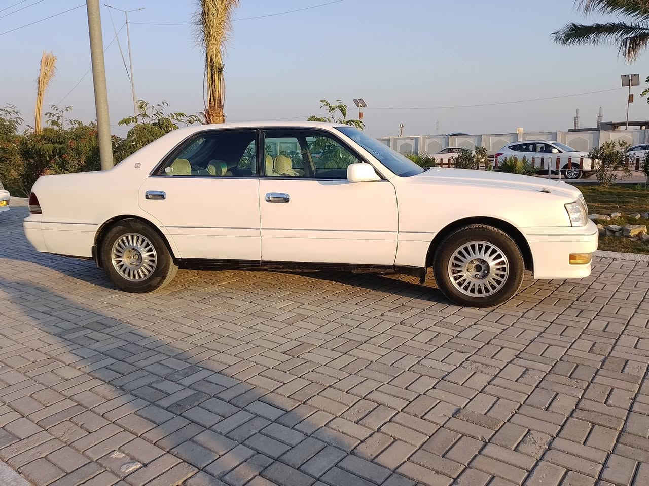 سلام عليكم راس الثور مديل 95 شاصي 75مكينه 3000حاويه كفاله منل كص بيهه طخه خفيفه بل عتب جوه  الباب سايق دكه رصيف حداديه جديده تخم تاير باتري كله جديد رقم أنبار مشروح وطني سنويه لل 29 مكاني نجف عباسيه رقم ***********سعر 87وبيهه مجال قليل
