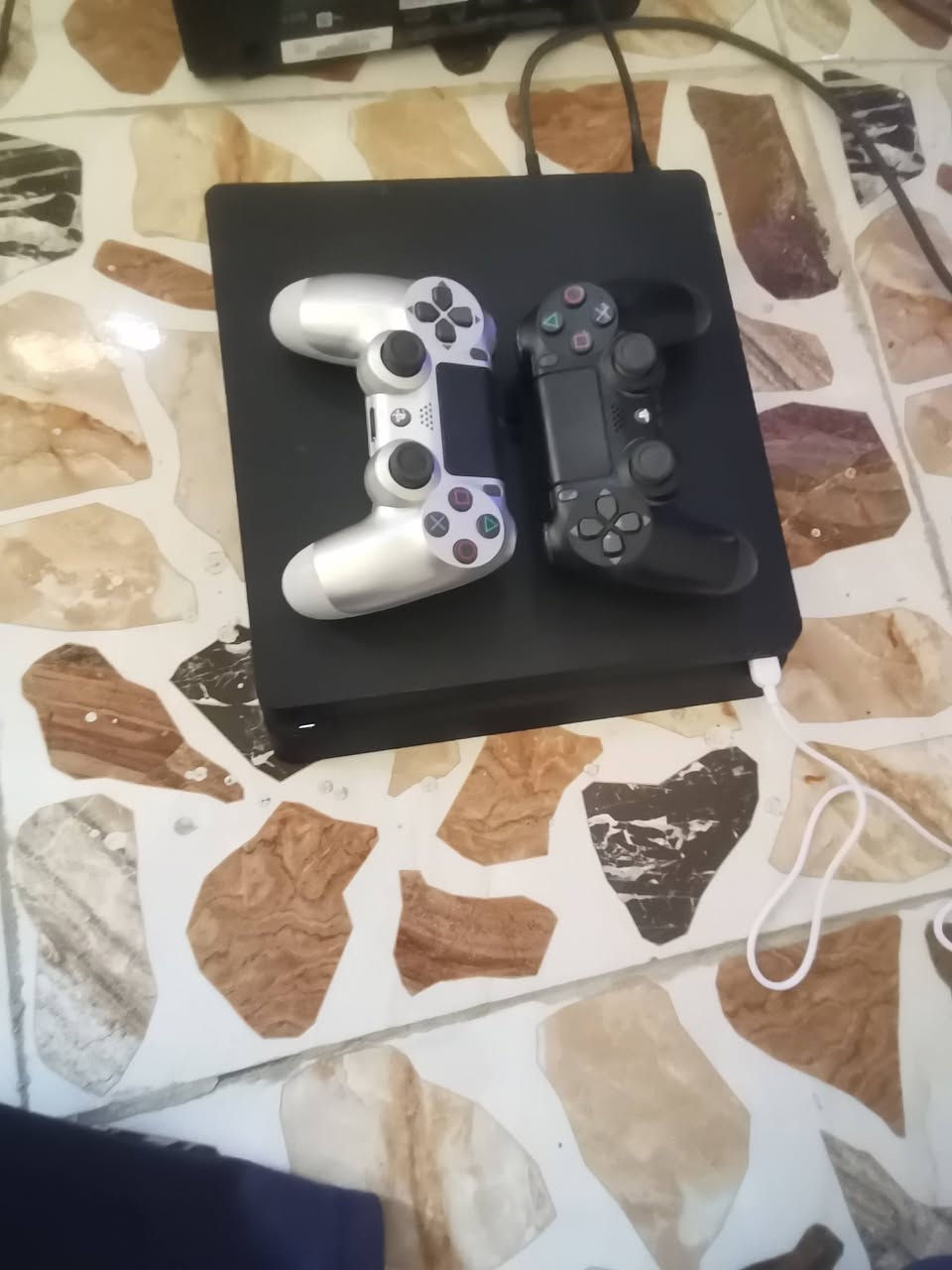 السلام عليكم
السعر 135 الف قفل و متوفر توصيل كل المحافظات
PS4/بلي4
الجهاز بي مشكلة بالآيسي مالت البلوتوث و مفرمت و باقي بهاي الواجهة اصدار 11 افظل نظام تهكير هارد 500 ويا جوستكين و كامل ملحقاتة
