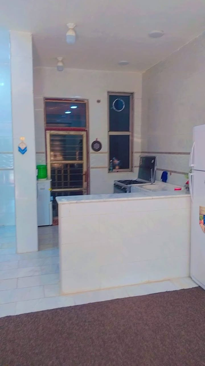 دار سكن طابو صرف( ٣٠٠ متر) الموقع..( الجمعيه) طابقين يحتوي على( ٤ غرف نوم) (وصاله عدد ٢) (وصحيات عدد ٣) واستقبال - ومطبخ- ملبوخ داخل وخارج للإستفسار.. مراجعه مكتب- القريني للعقار- واسط- الزبيديه- الجمعيه- بالقرب من السايدين *********** او ***********
