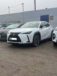 Ux للبيع هايبرد موديل 2024  فول مواصفات  حادث بسيط جدا  بدون ايرباك جا...