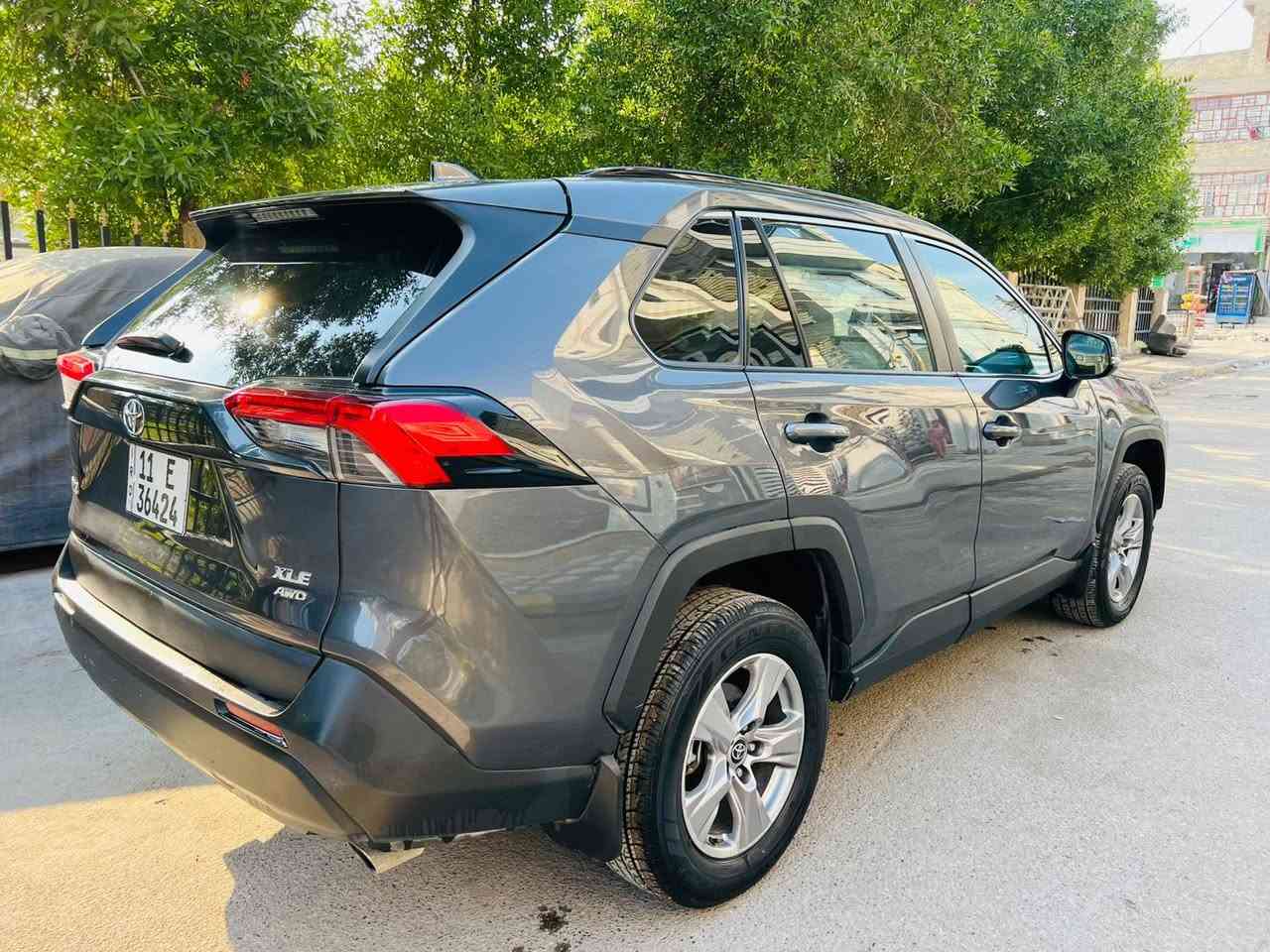 السلام عليكم عندي راف فور للبيع موديل 2023 وارد امريكي حادث بنيد فقط بيها تعديل براس الشاصي الامامي السونار مرفق بالمنشور رقم بغداد بأسمي فوول مواصفات 1/1 
1-فتحة 
2-بصمة 
3-شاشة جبيرة 
4-كامرة دوارة 
5-اشاير بالمري 
6-كشن السايق كهرباء 
7-ويل كروم 
8-لايتات زنون عالي وناصي 
9-رادار امامي 
10-رادارات جانبية 
11-نظام كار بلي ويه البلوتوث 
12-اوتو هولد 
13-نظام اطفاء السيارة عند الوقوف 
14-فور ويل 
15-مكينة 2500 
16-حساسات خلفية 
17-هند بريك بصمة 
18-تدفئة بالستيرن 
19-تدفئة بالكشنات 
20-نظام صعود المنحدرات 
21-ثلاث وضعيات قيادة 
وبعد بيها مواصفات هواية ممذكورة مكان السيارة بغداد الطوبجي رايدها ب 185 وبيها مجال للاستفسار الاتصال ***********
