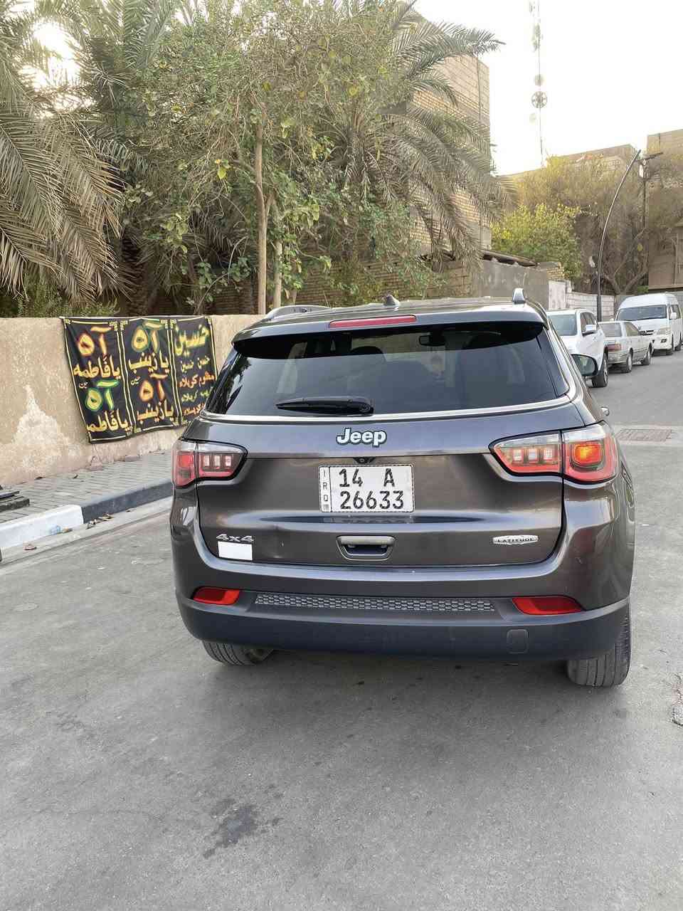 السلام عليكم
للبيع سيارة جيب كومبارس موديل 2017 السيارة وارد امريكي حادثها فقط الدعاميه الاماميه لا متضرر بنيد ولا جاملغات كلش بسيط حادثها السياره جداً نظيفه ماشيه 68  دواخلها جلد نظيفة جداً السيارة أعلى فئه LATITUDE  فور ويل علماً ان السيارة تمتلك عدة انظمة قياده 
.القيادة على الوضع الجبلي 
.القيادة على الوضع الانزلاق
.القيادة على الوضع الجليدي 
المواصفات 
بصمة تشغيل عن بعد 
دخول ذكي تبريد تدفئة كشنات 
كشنات كهربائية تحكم ستيرن كهربائي
هاند بريك كهربائي
تبريد قطعتين امامي وخلفي 
وبعد هواي مواصفات 
السعر 132وبيها  وبيها مجال 
العنوان بصرة دور الظباط 
الرقم ***********
