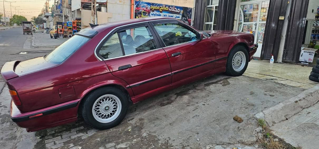 للبيع بيئم ٥٢٠ رقم بغداد انكليزي هزه جديده كير اوتو تايرات ولوياله جدد تبريد شغال مكينه مسكر بيه كم قطعه صبغ اسياره شلعه مابيها بس معدل ايخبل مكاني بغداد سعره ٥٥وبيها مجال اي استفسار الاتصال*********** فقط بيع ..
