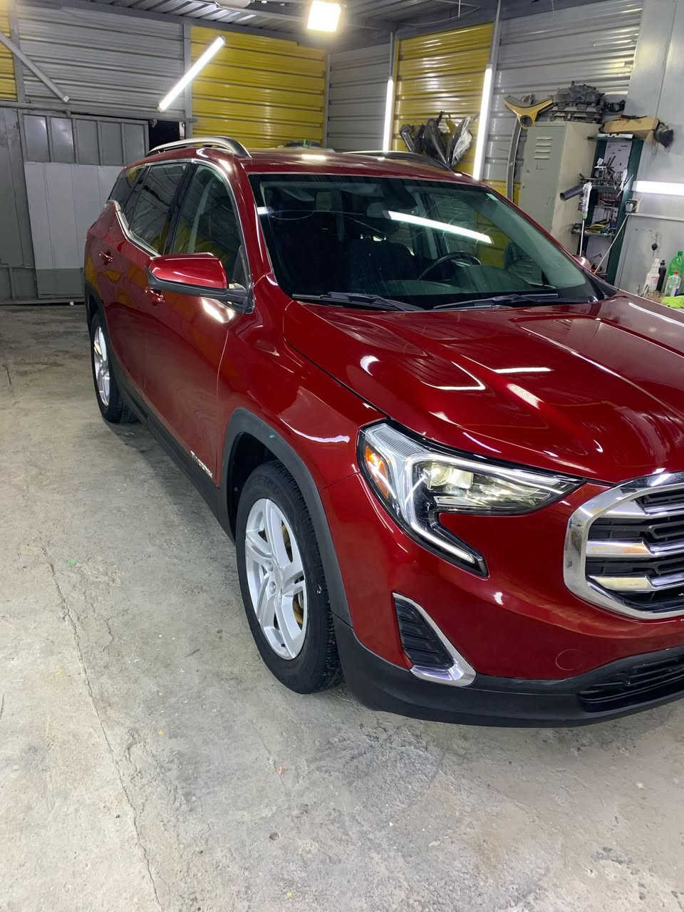 تم تنزيل السعر …
جمسي تيران ٢٠١٩ SLE
رقم واسط بأسمي 
محرك ٢٠٠٠ تيربو 
العداد ١٣٥ الف كيلو 
خمس بصمات
صندوق كهرباء 
كشن السائق كهرباء
كشنات مخمل تدفئة 
تبريد خلفي امامي
السعر ١٣٠ قفل
بيها صبغ فقط بدون تبديل والحادث موضح بلصور
مكان السيارة بغداد مجمع بسماية ( *********** )
