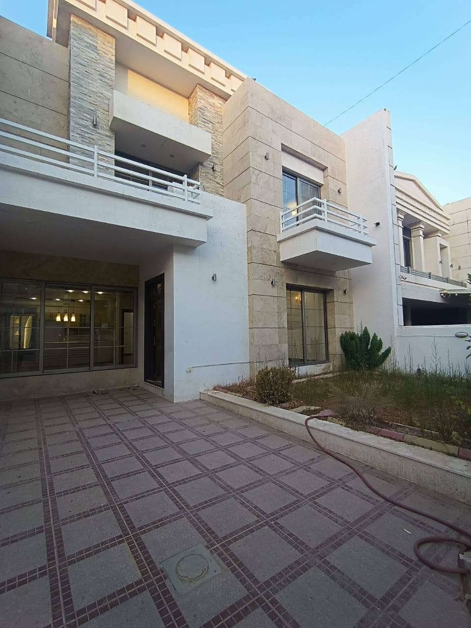 بيت مستعمل للبيع في ٣٢بارك
250 متر ، 4 غرف نوم 
جدا نظيف بناء واشراف مهندس 
السعر 20 دفتر قفل
للاستفسار اتصل واتساب
*********** أربيل, العراق
