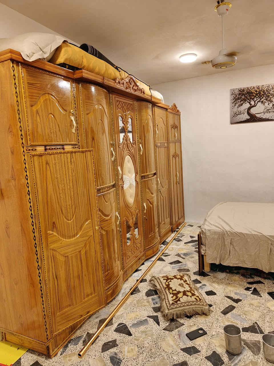 السلام عليكم غرفه خشاب للبيع  صاج تركي درجه اوله غرفه نادره تتحصل
ستعمال 6اشهر كلش جديده سعره مليون وبيه مجال قليل مكاني النجف مشخاب رقم المبايل ***********
