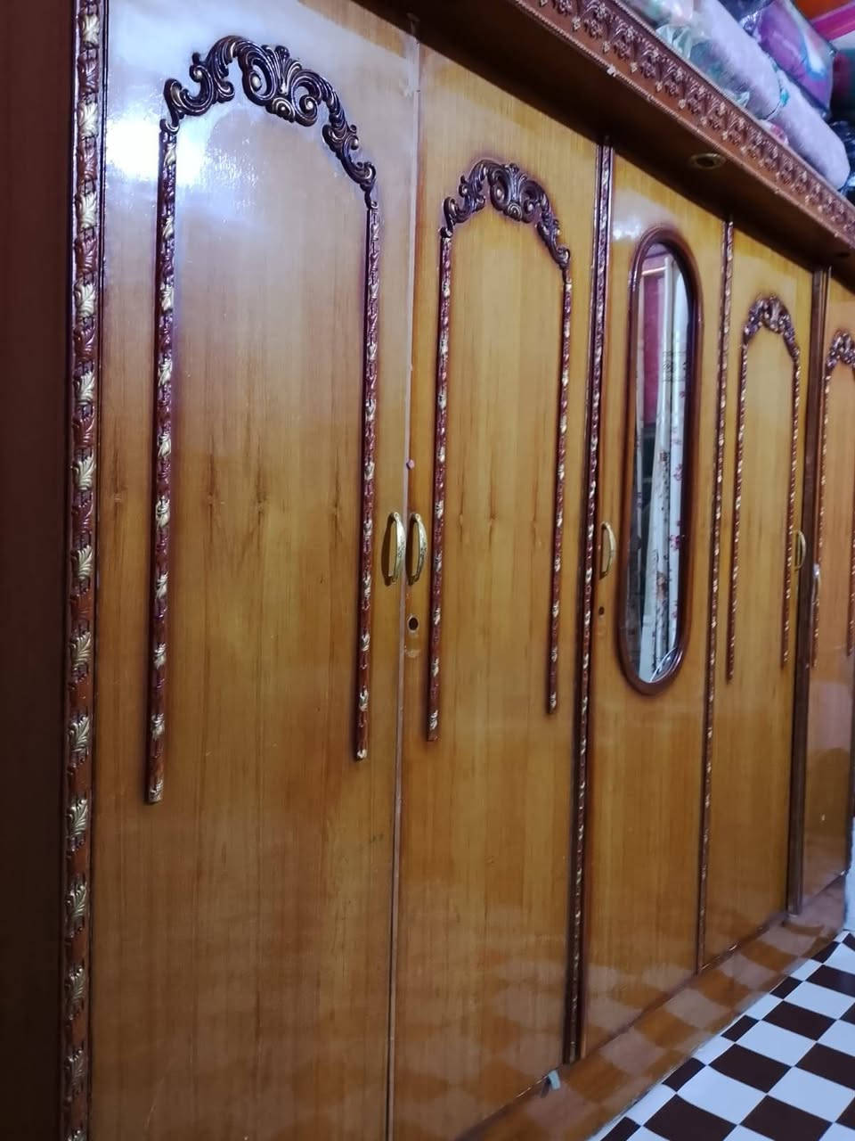 السلام عليكم غرفه عراقيه البيع السعر بـ 500 وبيها مجال العنوان _البصره _القرنه 
رقم الهاتف  ***********
