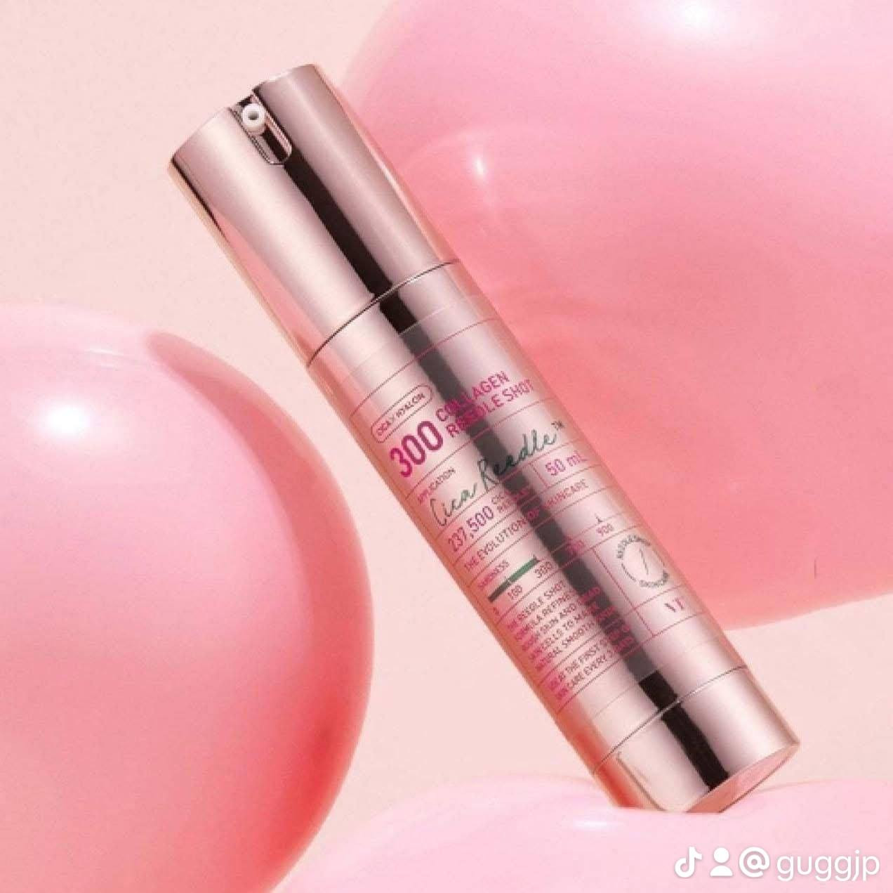 ✨سيروم في تي كوزمتيكس كولاجين ريدل شوت 300 (VT Cosmetics Collagen Reedle Shot 300) منتج للعناية بالبشرة مصمم لتعزيز امتصاص المكونات النشطة وتحسين مرونة البشرة. يستخدم تقنية الإبر الدقيقة (microneedles) للمساعدة في اختراق المكونات بعمق أكبر في الجلد.
✅ والفوائد الرئيسية:-
✔️ يحتوي السيروم على "Cica Reedle"، وهي إبر دقيقة مشتقة من السيليكا، تخلق قنوات دقيقة مؤقتة في الجلد لتعزيز تغلغل المكونات النشطة، مثل الكولاجين، بشكل فعال.
✔️ تساعد المكونات الرئيسية مثل الكولاجين منخفض الوزن الجزيئي (500 دالتون) ومستخلص بروتين الحليب وفيتامين E على شد البشرة المترهلة وتحسين مرونتها، مما يمنحها مظهرًا أكثر امتلاءً وحيوية.
✔️ يعمل على تنعيم سطح البشرة وتقليل ظهور الخطوط الدقيقة والتجاعيد، كما يساعد في تقليل مظهر المسام.
✔️ التركيبة غنية أيضًا بمركب "Cicahyalon" (المكون من مستخلص السينتيلا اسياتيكا وثلاثة أنواع من حمض الهيالورونيك) لتهدئة البشرة وتوفير ترطيب عميق وتقوية حاجز البشرة..
#الاصلي المنشأ كوريا 🇰🇷💯
السعر ١٤ الف
🚘 يوجد خدمة توصيل لجميع محافظات العراق ٤ 🚘


**إذا كنت صاحب هذا الإعلان وتريد حذفه لأي سبب، رجاءا أرسل رسالة إلى الدعم الفني**