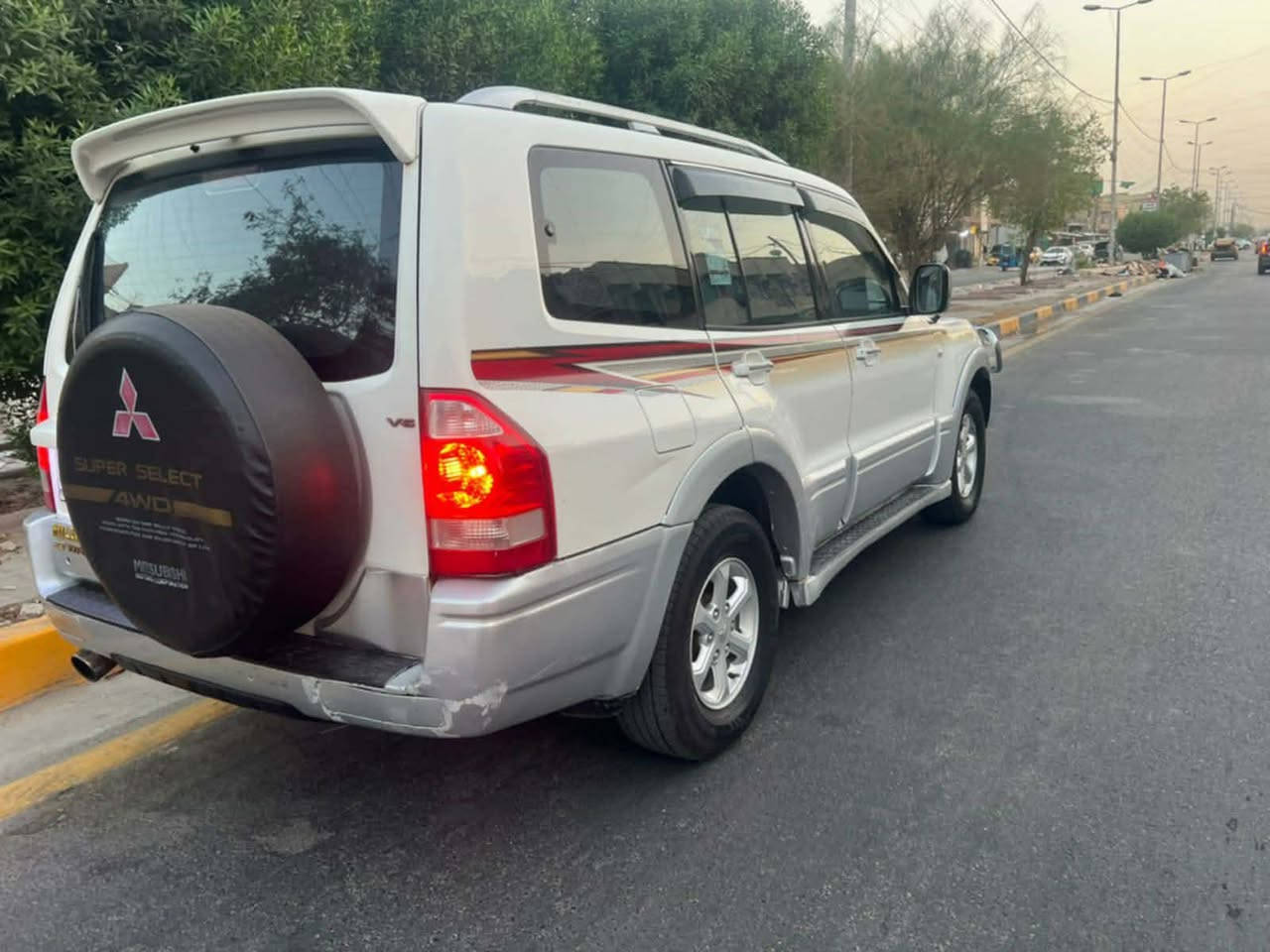 سلام للبيع باجيرو موديل 2006رقم اربيل الجديد باسمي تحويل او وكاله حاضرين السياره كفاله عامه فقط بيه صبغ بخشم الجاملغ  مال لصدر كير مكينه حداديه تبريد كفاله تخم تاير جديد شاشه كامره مري شفط 7راكب حجم المكينه  3000المرغوب السعر98وبيه مجال
المكان بغداد الحريه 
الاستفسار اكثر ***********
