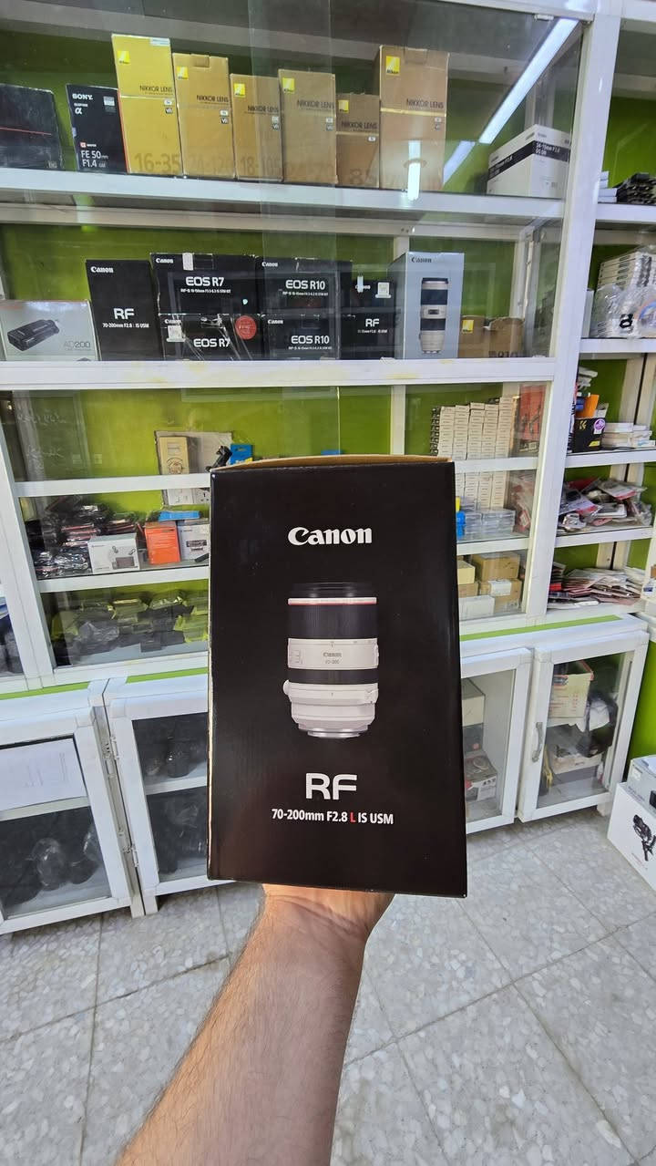 جديد ✅️ جديد ✅️ 
كانون R6 mark 2
سعر بدي مليونين و300الف 
عدسه 70.200 F2.8
سعره مليونين و800الف 
مكاني بابل ***********
