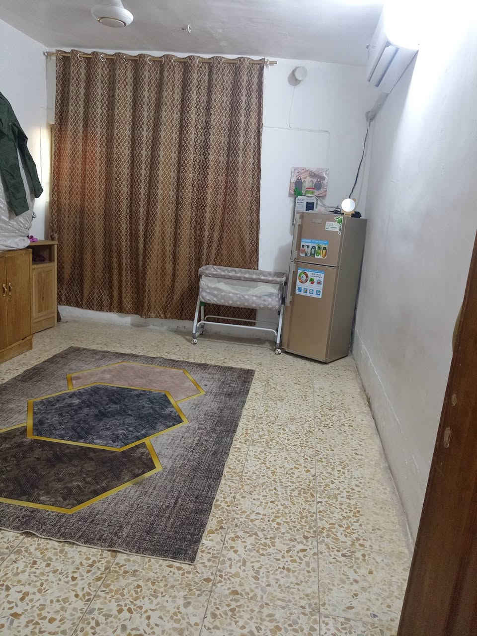 ،سلام عليكم البيت للبيع مساحته 150متر طابو صرف البناء جديد طابوك واجهه 7ونص والنزال 206غرف نوم وباقي التفاصيل واتساب اتصال ***********

