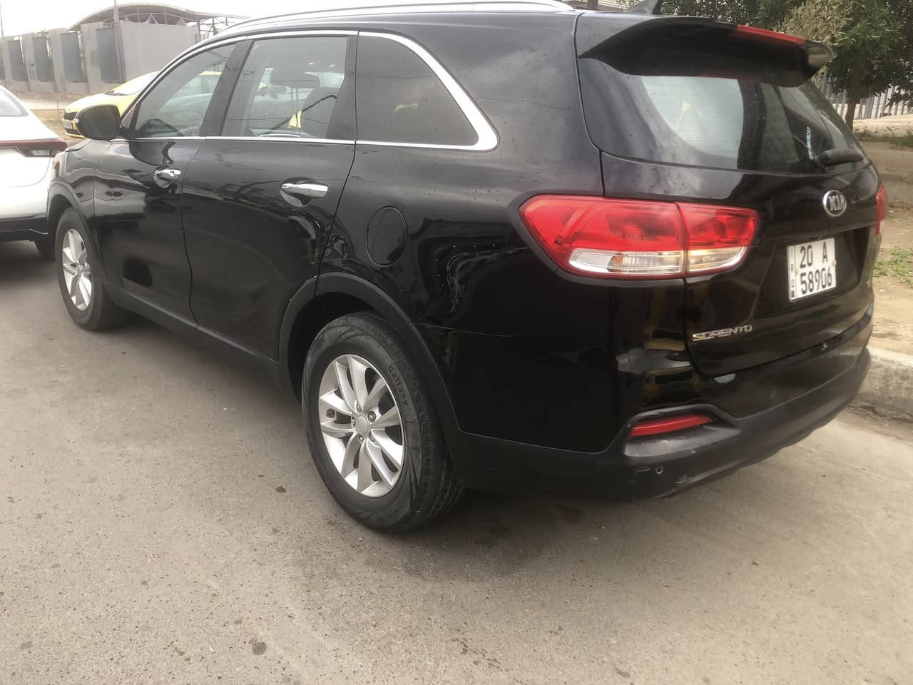 سلام عليكم سورنتو 2016 نص فوال رقم ديالى نكليزي وين ما يعجبك حول مكان بغداد 
قطعتين تبريد
سبعه راكب 
مري شاره 
حساس خلفي 
كامره دواره 360درجه 
تخم تاير بل جيس 
مانع نزلاق 
فور ويل 
كشن كهرباءي 
كشن تدفأ
حادثها بصيط الجاملغ السايق ومبدل مدون دواخل مدون يرباك مكفواله ما عده الجاملغ عارضها 157$وبيها مجال حك الجيه رقمي ***********
