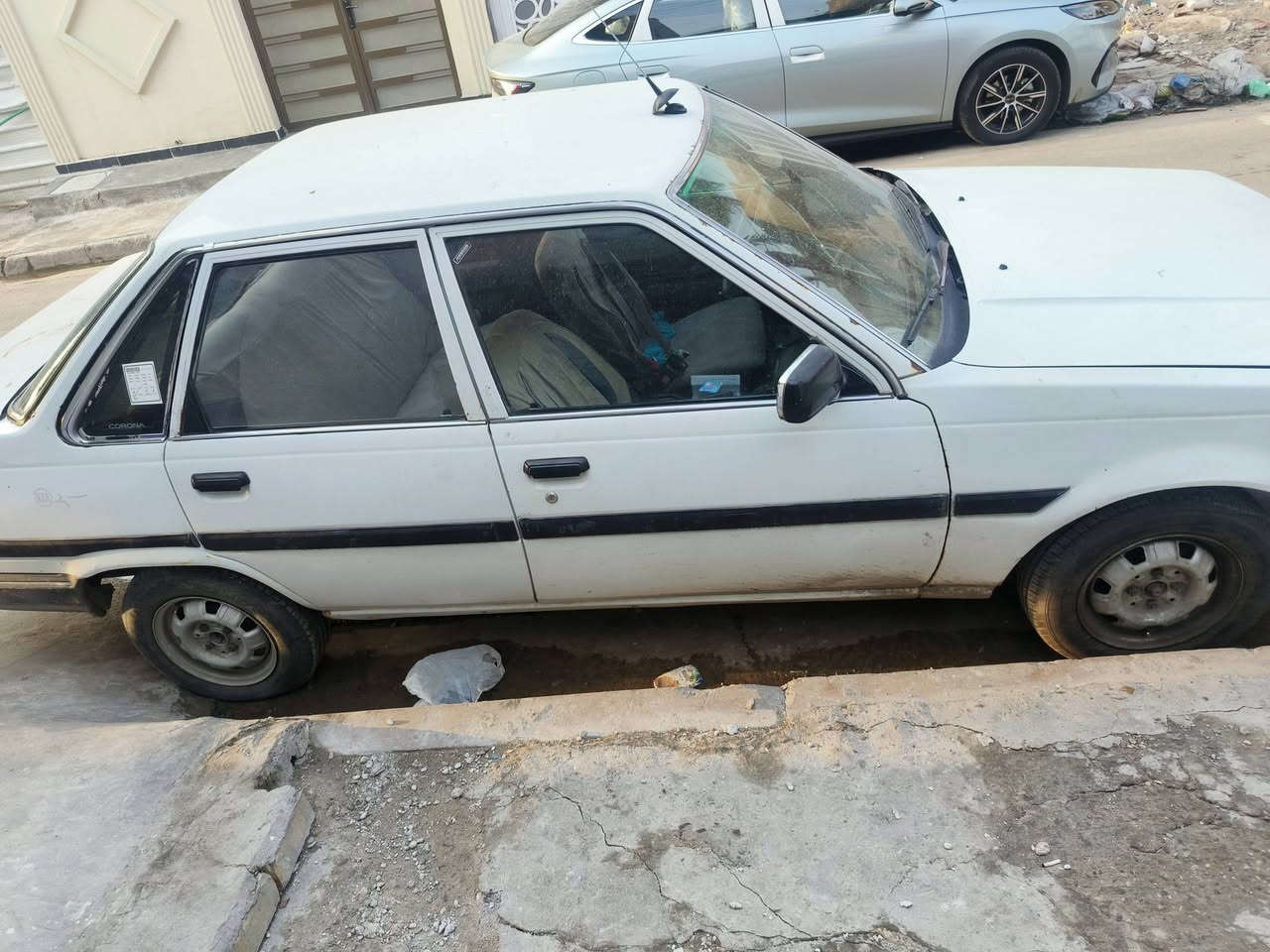 للبيع سياره كرونا بيضاء اللون موديل 84 اوتوماتيك بلاديه مابيها ضربه رقم مشروع وطني / ديالى نقصها كير عاطل فقط
السعر 28 وبيها مجال  
للاتصال ***********
