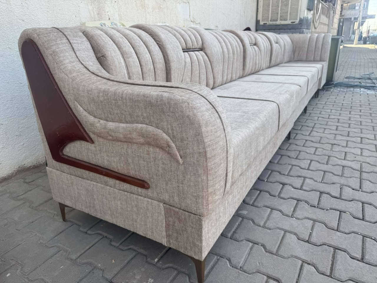 معرض زياد للاثاث المنزلي
ملاحضه ديوان بلاويد اسود ضمانه 10 سنوات حقيقي 
ديوان موديل جديد بلوك اسود تجي تبج فوكه
 ليده كلاسك تخبل 
رجل حديد 
7 مترات 11 مقعد 
سفنج طبي 10 سانتيم 
قماش خاولي درجه اوله 
تكريت شارع الزهور خلف افران الكرخ لستفسار نتصال *********** حمودي
