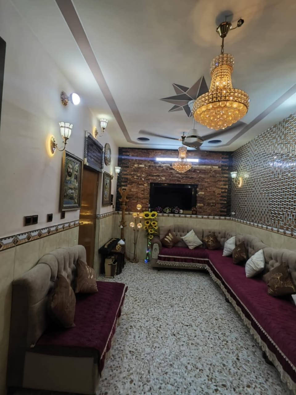 السلام عليكم... بيت طابقين مساحه ٦٥ م طابو زراعي سند ٢٥  يحتوي على مدخلين  استقبال ٣ونص في خمسه ومطبخ حار بارد  ٣ونص في ٣ونص مع حولي ٤ في ٤ ونص وصحيات   الطابق الثاني غرفتين نوم ٣وبع في ٥ ونص  مع صحيات حمان وتواليت غربي ... بناء جدااا نضيف  بيت جديد  ومرتب  واجهه البيت ١١ونص  نزال  ٥ ونص م.  سياره باب البيت توصل ... مكانه  شارع الكورنيش  فرع سكله ابو زكريا مقابل فرن الصمون .... علما كاونتر المطبخ جديد جداا هديه مع البيت ... اتصل وتدلل .. *********** . ابو احمد  بي واتس الخط ...
