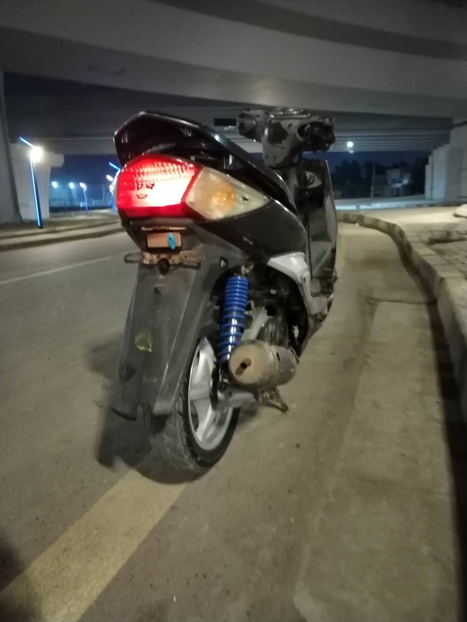 سلام عليكم
دراجة سكنس(فحل )  نوزل 🛵 للبيع
دراجة شلعه معدل كهربائيات كلهه شغاله تخم تايرات جديد
دراجة جديده  بلادية
أي نقص مابيهة
جيب فيتر وتعال افحص
العنوان بغداد البلديات الاستفسار الاتصال على الرقم 📞 ***********
