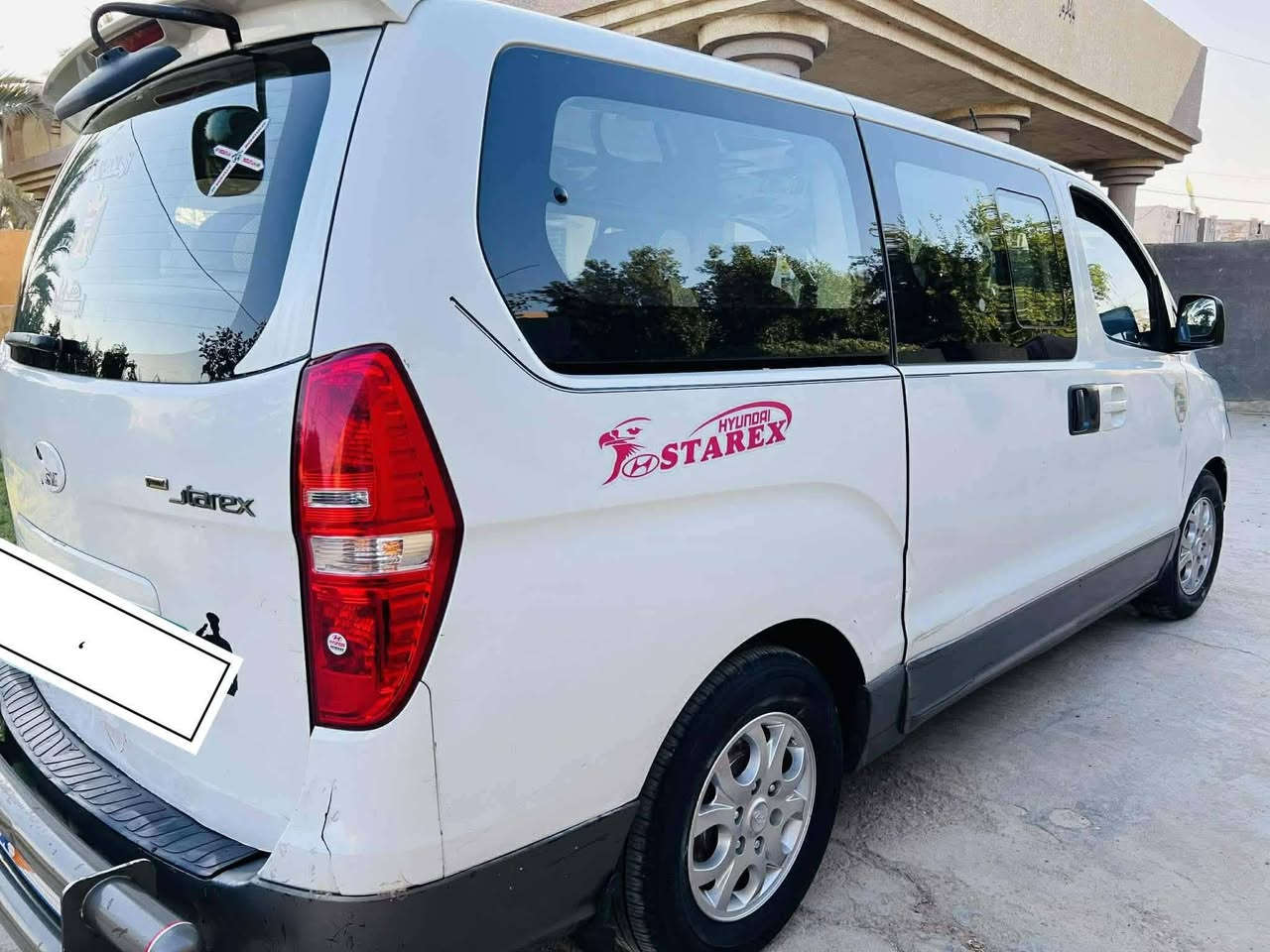 السلام عليكم للبيع لستاركس موديل 2010رقم بغداد نكليزي باسمي تحويل ثاني يوم بيه جاملغ امامي جهة السايق مبدل بدون دواخل مصفره هيئه وغرامات دوشمه عام جديده حافظه سبع الوان كير مكينه اكسن تخم تأير صدر كفاله سعر 145 وبيه مجال بسيط مكان بغداد بسمايه رقم ***********
