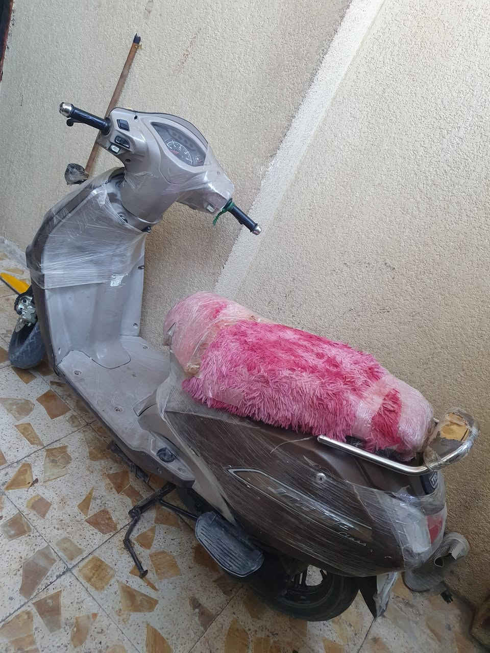 دراجه للبيع نوع هندي تي في اس معروف سعره وقوته سعره 650 بيه مجال قليل دراجه عوزه بس عرموطه هندر وبيه ملاحضات قليله بل كفر سلف شغال كهربائيات كله شغاله مكاني بصره


**إذا كنت صاحب هذا الإعلان وتريد حذفه لأي سبب، رجاءا أرسل رسالة إلى الدعم الفني**