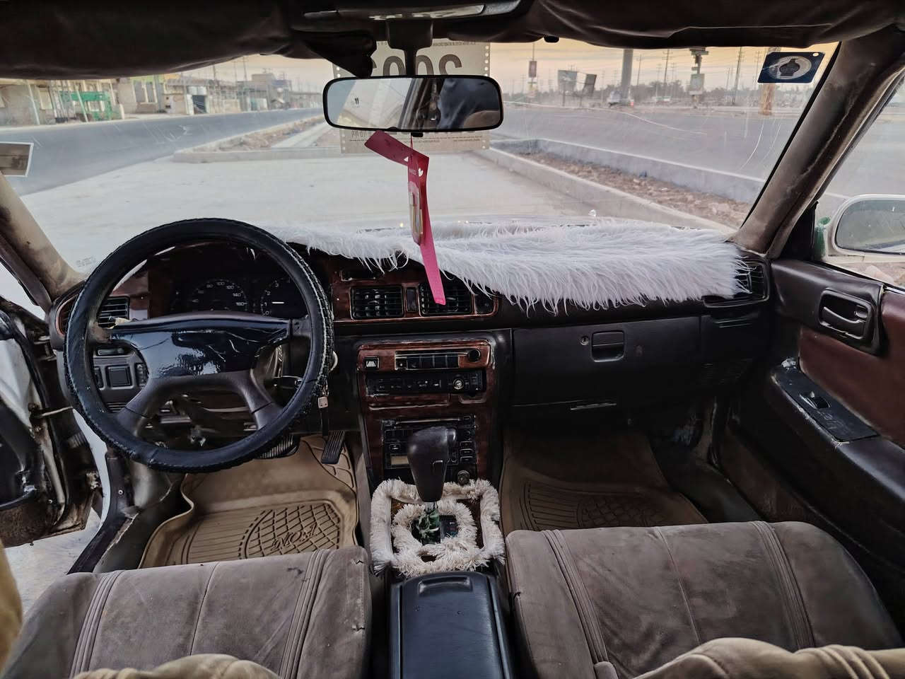 سلام عليكم
مارك عظم موديل ٩١  رقم قادسيه مشروع وطني سنويه  ل ٢٩ مكفوله كص وظربه ونقل حداديه جديده
سياره كاعده ومال جناي
مكان السياره نجف خان النص (حيدريه) *********** سعر السياره ٤٢ وبيه مجال
