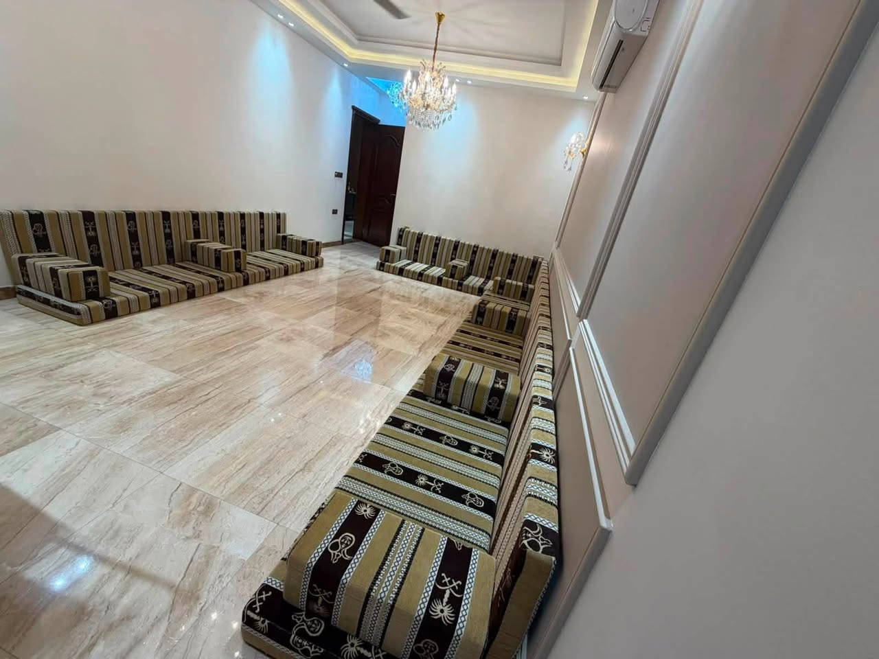 ديوان عربي جديد
قليل الاستعمال 
السعر 350


**إذا كنت صاحب هذا الإعلان وتريد حذفه لأي سبب، رجاءا أرسل رسالة إلى الدعم الفني**
