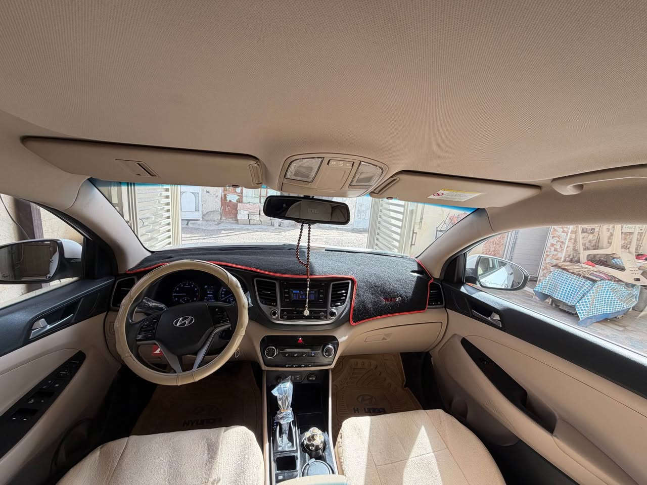 توسان موديل ٢٠١٧ خليجي 
رقم بغداد مواصفات الشركه العامه 
السعر ١٧٥$ وبيها مجال بسيط مكان بغداد
للاستفسار الاتصال على *********** بغداد, العراق
