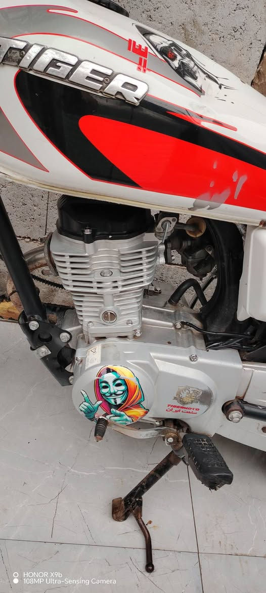 السلام عليكم اخوان دراجه للبيع      مديل 2021   حلوا او نضيفه الدراجه شغاله من  الطول للطول باتري جديد دبلات تخم جديد كهربايات كلشي يشتغل  الدراجه هندر واحد تشتغل الله شاهد  العنوان القرنه  رقمي ***********
