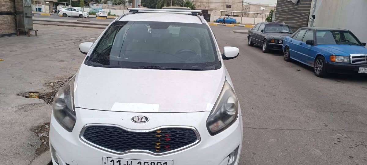 سلام عليكم   كيا كارينز 14 رقم بغداد باسمي ماشيه. 140  كير ومحرك وتبريد مكفول حداديه يرادلها ترتيب من ناحيه الصبغ بيها بس الدوسه اليمنى صبغ وتكحيل بسيطه وبيها سمكره بارد بالباب الخلفي الجهه اليسرى مفتوح وعندي تكشير بالبنيد  السعر 132 وبيها مجال مكاني بغداد ***********.   مكلف بلنشر   واتساب موجود
