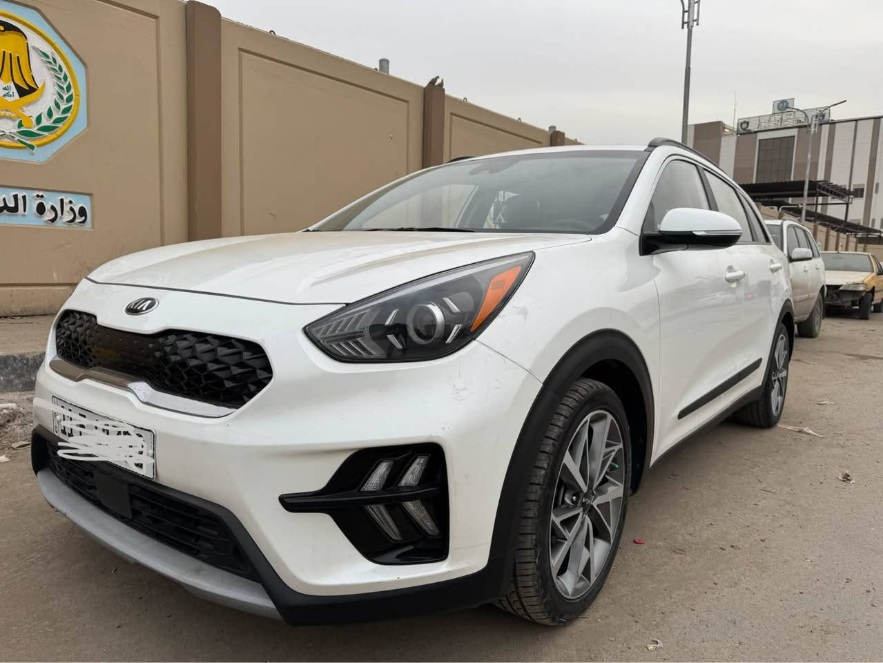 كيا نيرو 2022 هايبرد جديده السياره فول موصفات وارد امريكي حادثها بنيد ودعاميه بدون دواخل ومبدلات بنفس اللون جاهزه من كلشي ومكفوله من الصبغ
مكاني بغداد كم الارمن 
ورقمي ***********
السعر 150 وبيها مجال قليل بغداد, العراق
