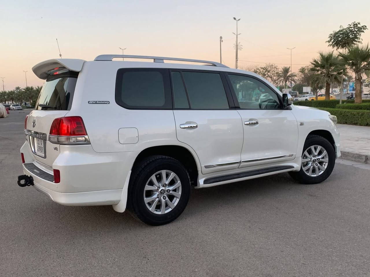 لاندكروز 2011 ستينيه 
Gxri
كفاله عامه 
ماشيه 155 الف 
مكينه 4600 المرغوب
***********
السعر 335 وبيها مجال
