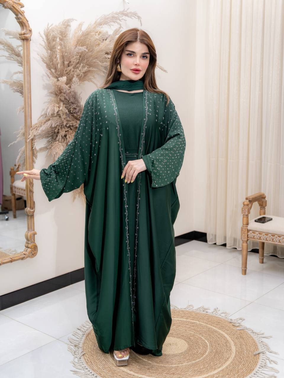 عباية امارتية 🥰
‏🪄الشغل ستراس حراري الأصلي 
✨الأقماش حرير أماراتي❤️
🎗️مڪون من4️⃣ قطع  
⤶عبايـة حرير أماراتي الأصلي💯
⤶فستان داخلي زوم الأصلي💯
⤶شال
⤶احزام

🎗️قياساتها:- تلبس من وزن 50 الى وزن 120  
🎨🎨 الألوان :- 
←أسود فضي
←أسود ذهبي
←أسود سادة
←نيلي
←زيتوني
←وردي
 

💸 السعر الحالي 50الف


**إذا كنت صاحب هذا الإعلان وتريد حذفه لأي سبب، رجاءا أرسل رسالة إلى الدعم الفني**