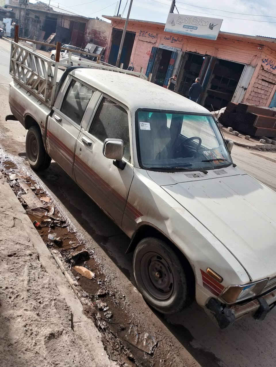 بيكم دبل قمارة موديل 83 رقم نينوى انكليزي محرك وكير واكسن مابيهم شي شرط التحويل كابون بانزين بيها السعر 38 وبيها مجال الاستفسار *********** /***********
