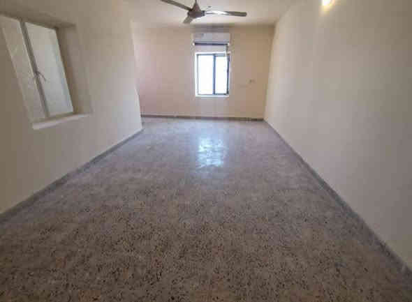 🏠 للايجار – مشتمل طابق ثاني مطلوب عائله صغيره 
📍 الموقع: تسعين خلف البدالة
📦 المحتويات:🛏️ غرفة نوم ١🛋️ استقبال
🍽️ مطبخ🚽 صحيات
💰 الإيجار: 200 ألف
📞 للاستفسار: اتصال أو مراسلة واتساب على الرقم: ***********
