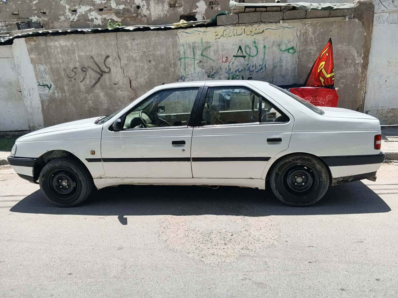 بيجو 405 موديل 2010 مكفوله من التبديل والظربه والصبغ مكفوله سياره  باسمي هزه جديده جاهزه محرك وكير فرنسي جدد تبريد ثلج السياره جاهزه سعره 33 بيه مجال مكاني بغداد الشعله ***********
